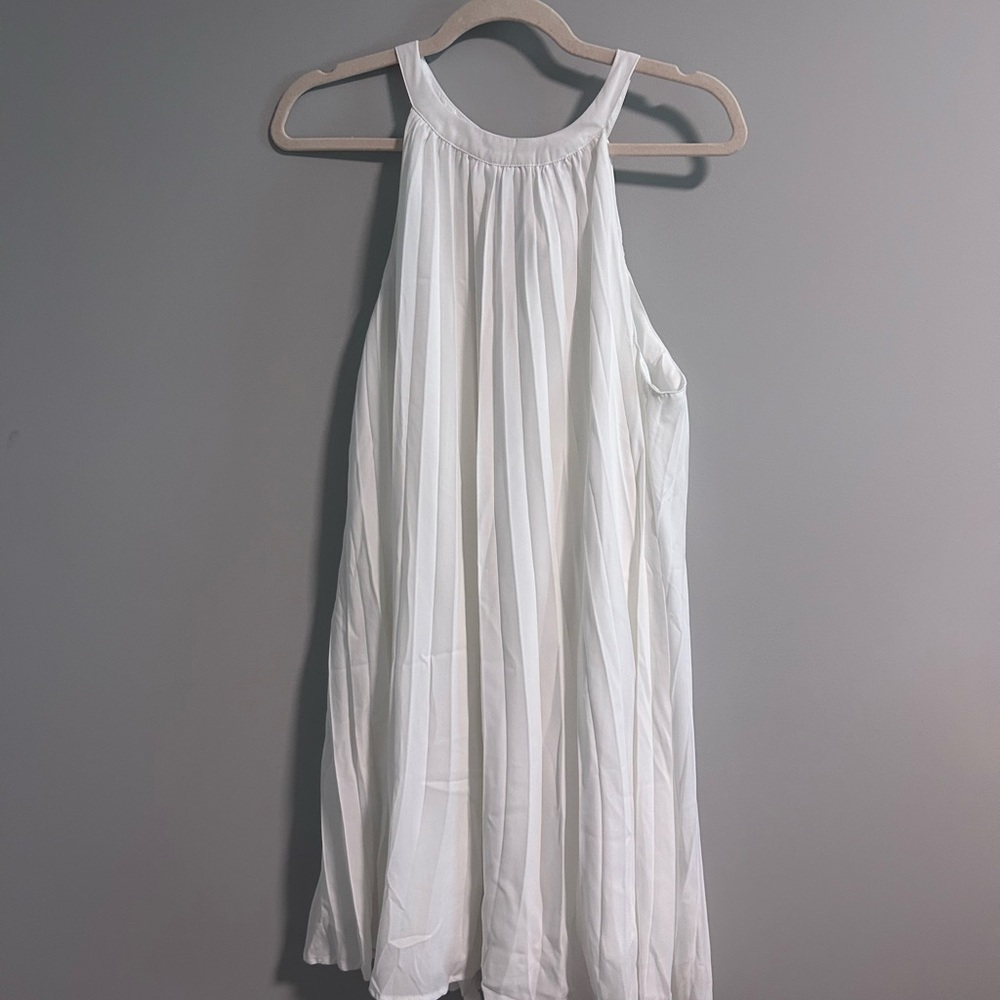 Elegant White Sleeveless Dress
